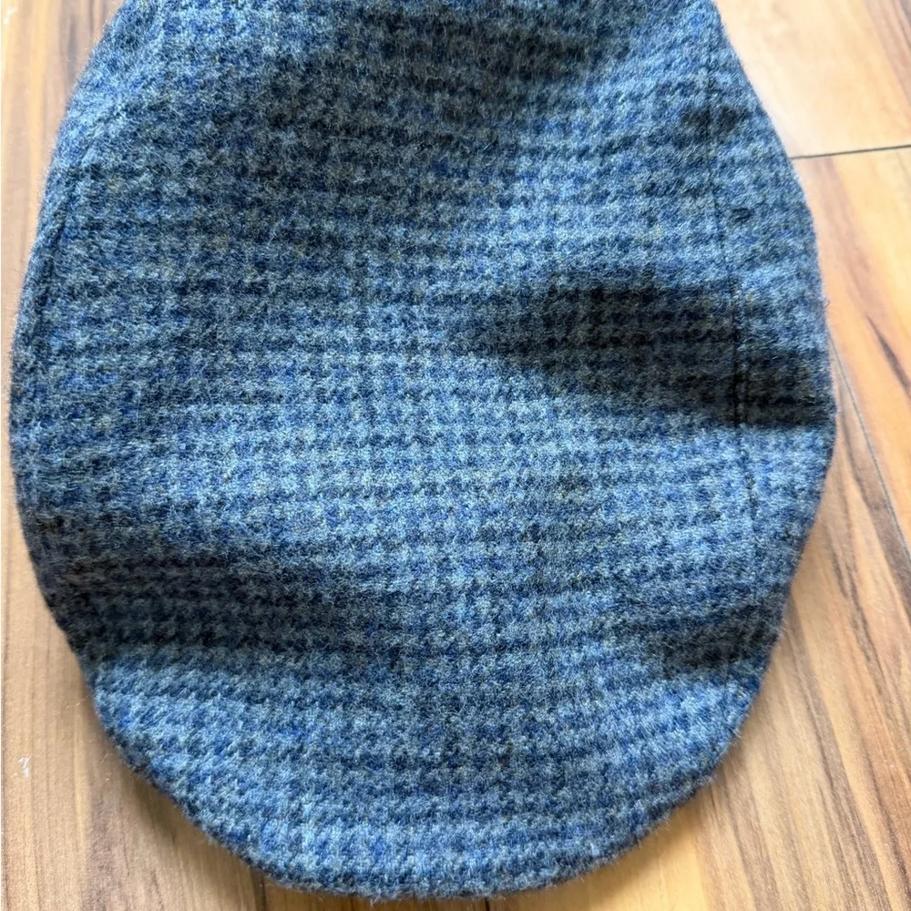 Banana Republic unisex newboy Blue/gray plaid Cap